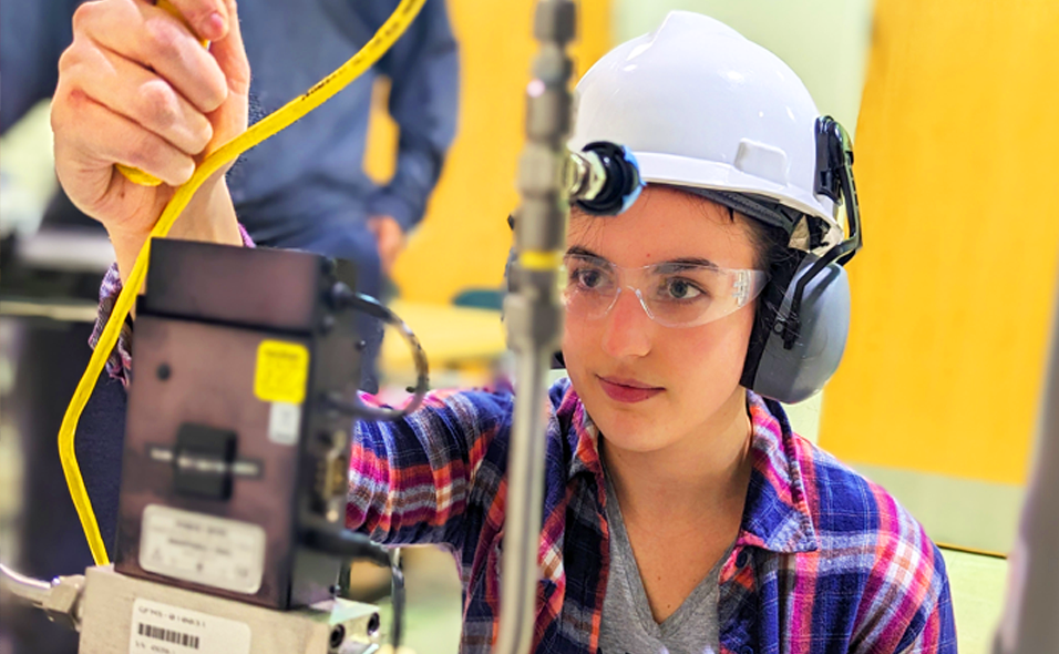 Voiland School of Chemical Engineering and Bioengineering students in the lab.